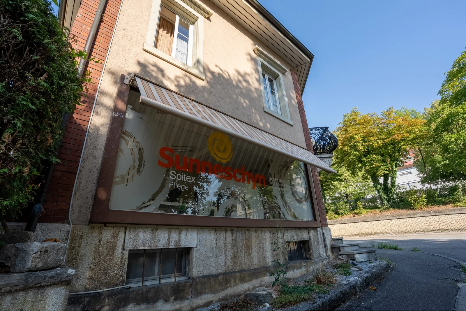 Schaufenster beim Spitex-Standort in Laufen.